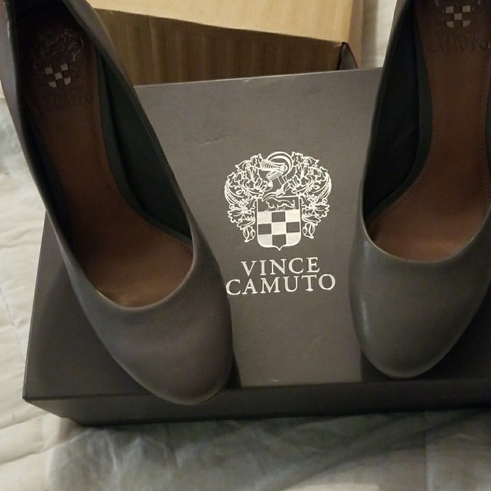 Vince Camuto VC Saxon Dust Storm Nappa